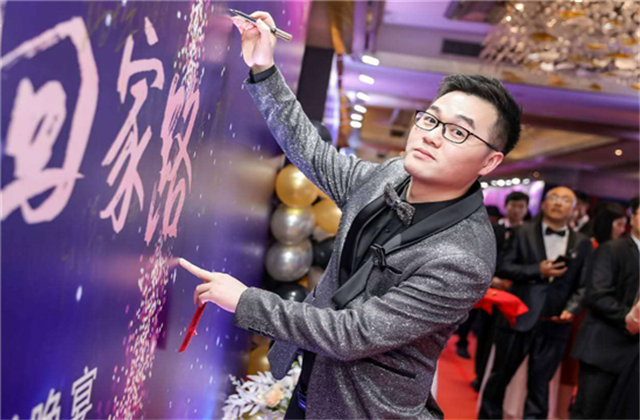 【高光“疫”事】勇敢逆行的特殊“网约车”——中天90后，用信念打通生命运输线