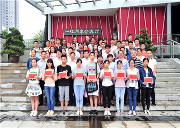 8年，800多名学生，800多个梦想，中天陕西助学圆你求学梦！