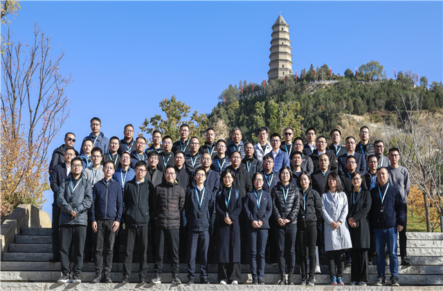 国际浩博vinbet首批80后中高层赴延安学习红色精神