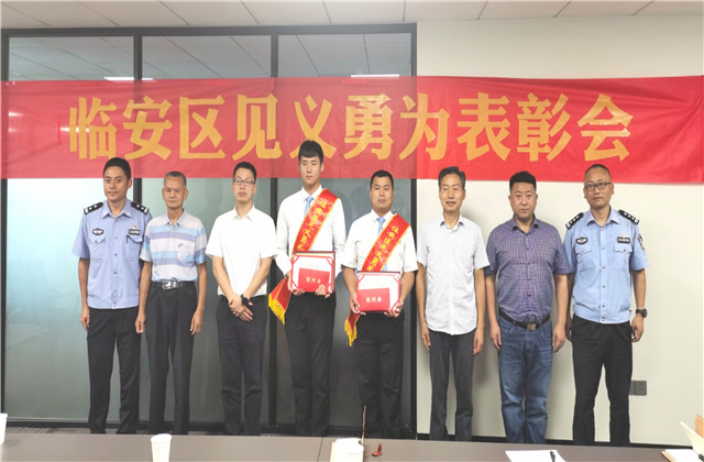 新华网报道，纵身一跃的中天人帅呆了！