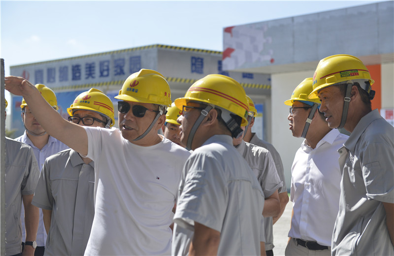 2021年8月31日，控股集团董事长楼永良率队前往中天三建承建的住建部智能建造试点项目-上海嘉定新城菊园社区项目了解SPCS体系。