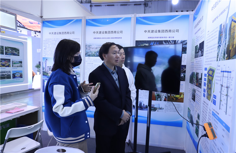 2023年11月16日至18日第三届川渝住房城乡建设博览会在成都召开，西南公司携集团SWP自主研发钢平台提升技术、钢结构栈道全过程关键建造技术参加会议。