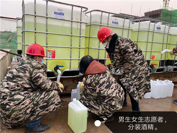 从山东采购拉到松滋市分装，并发往全市医院的医用酒精.jpg